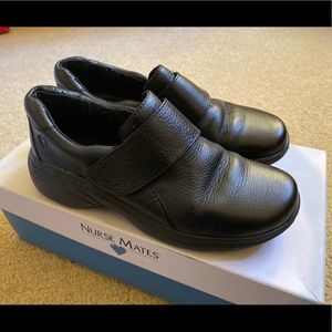 Women’s size 6 Nurse Mates Dawn in Black